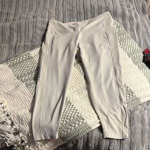 Old Navy Ribbed cream cropped leggings